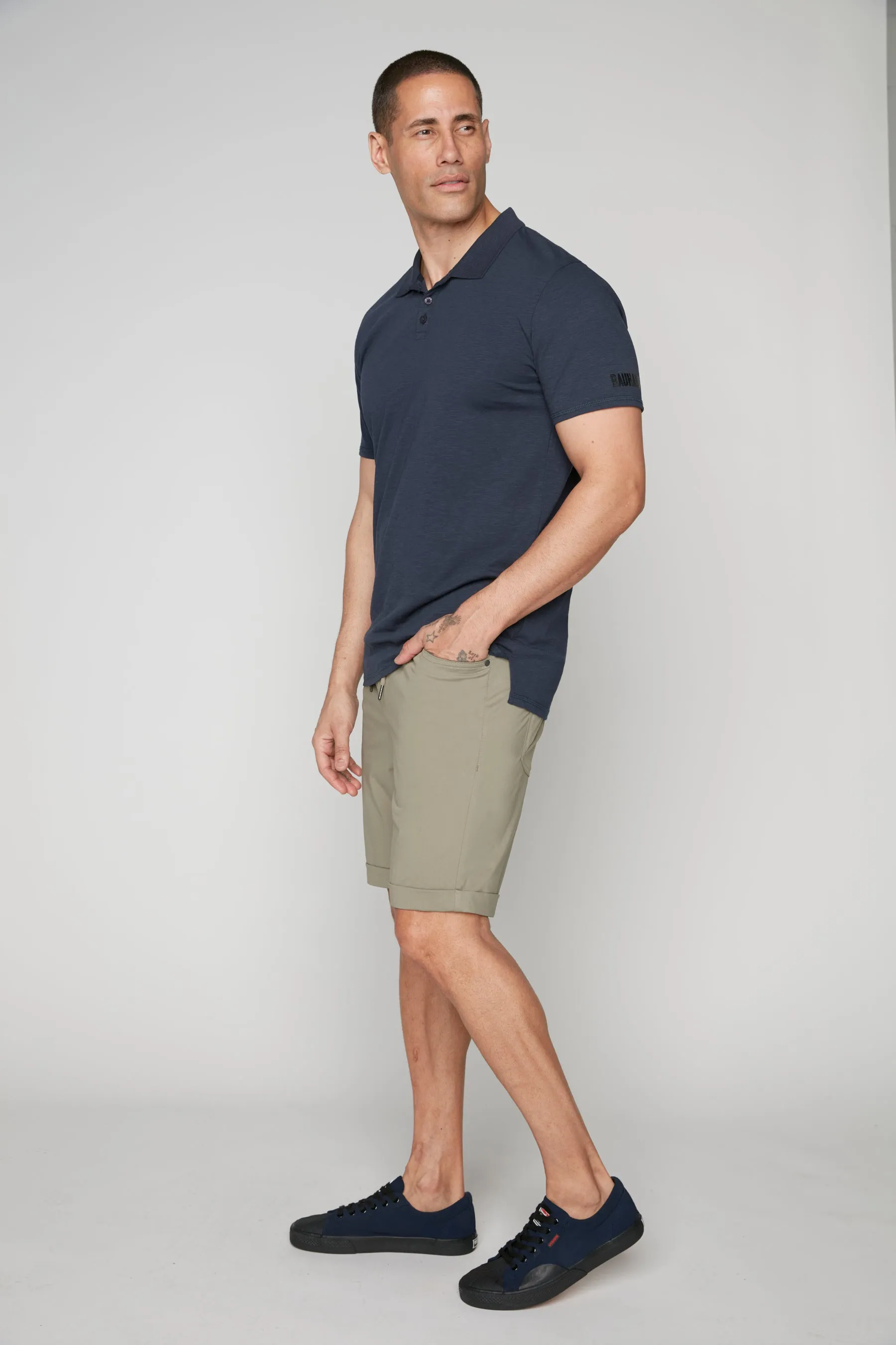 LENNON - Mens Rolled Up Shorts with Cool Stretch - Light Olive