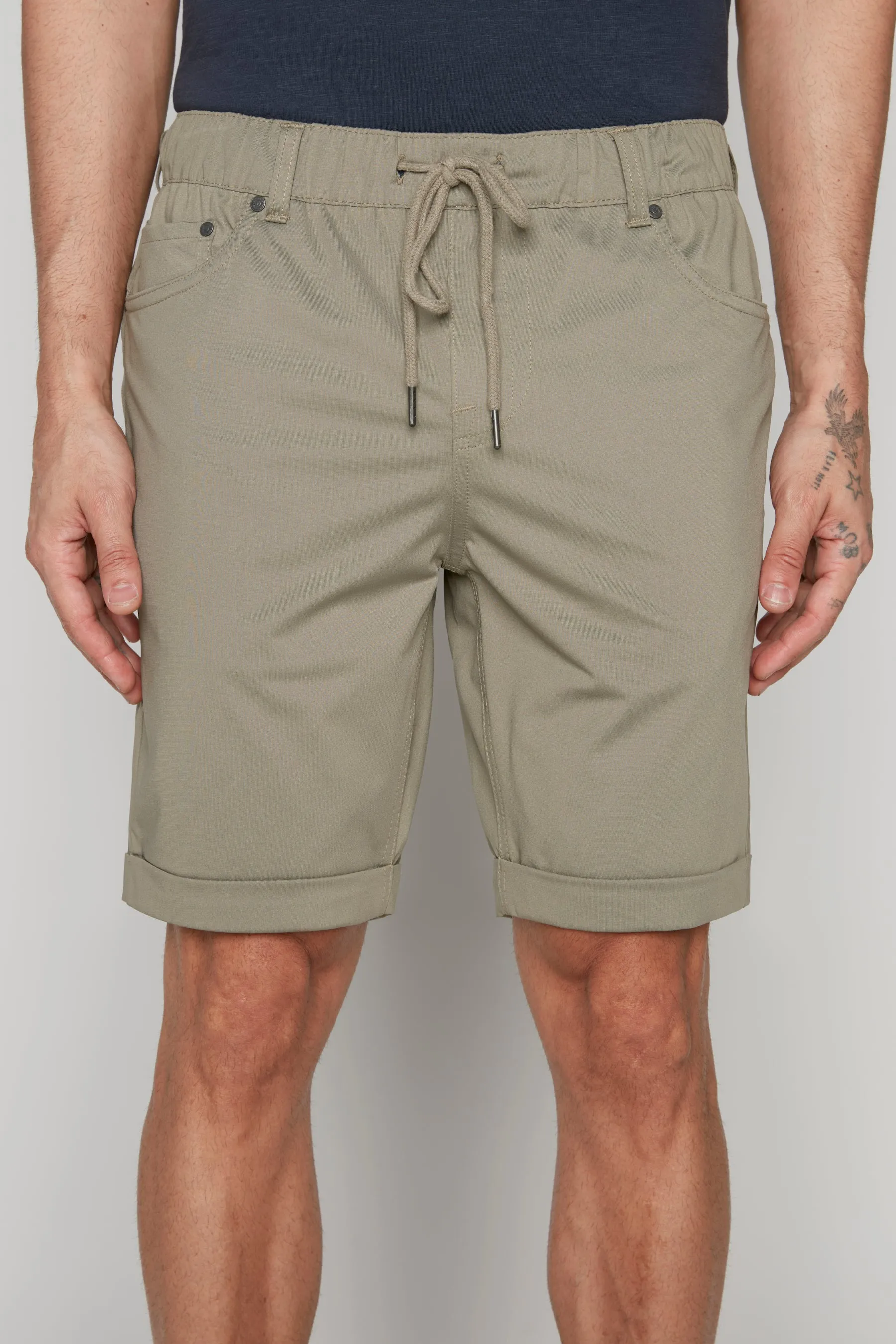 LENNON - Mens Rolled Up Shorts with Cool Stretch - Light Olive