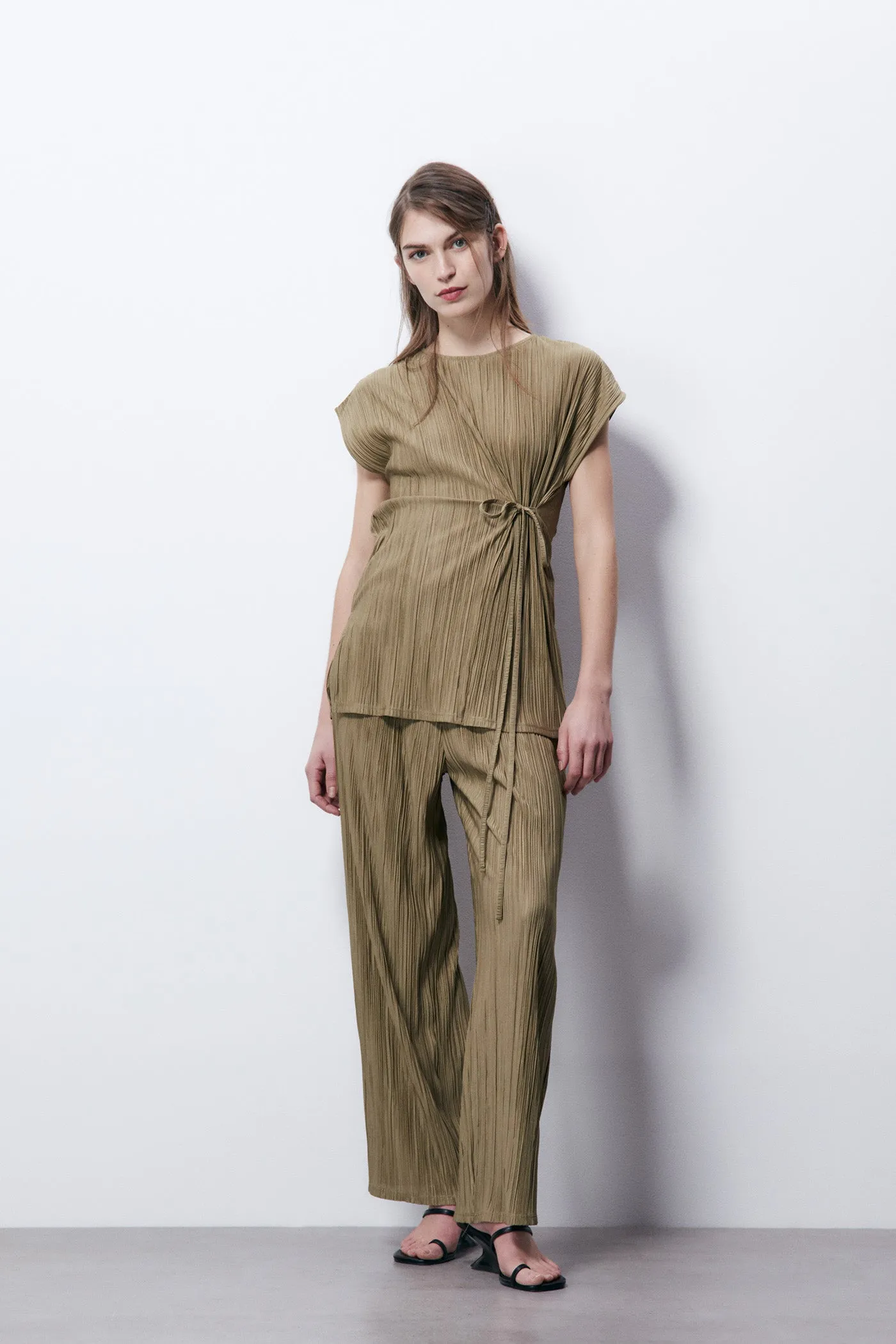 Pleated trousers