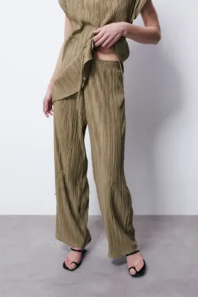 Pleated trousers