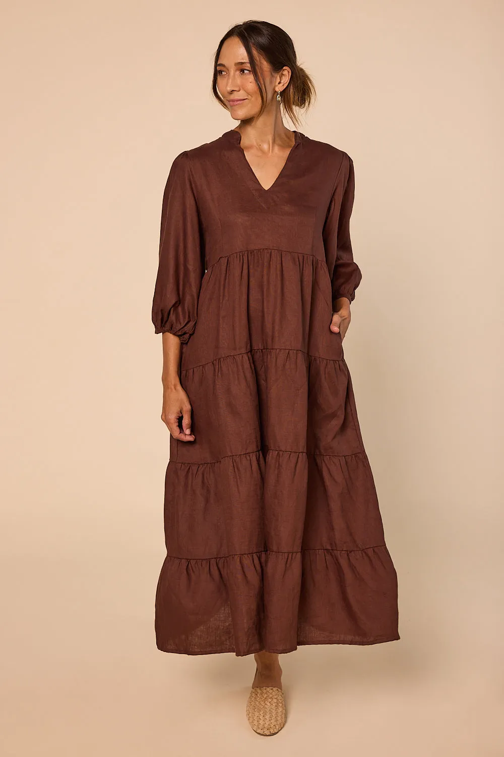 Sabre Linen V-Neck Dress in Raisin